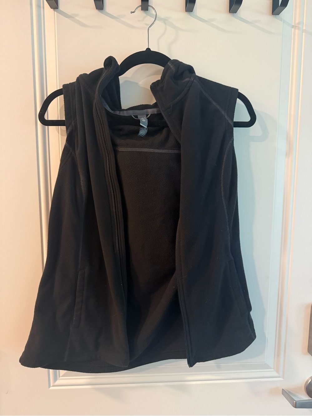 Mountain Hardwear Black Sleeveless Fleece Vest with Hood